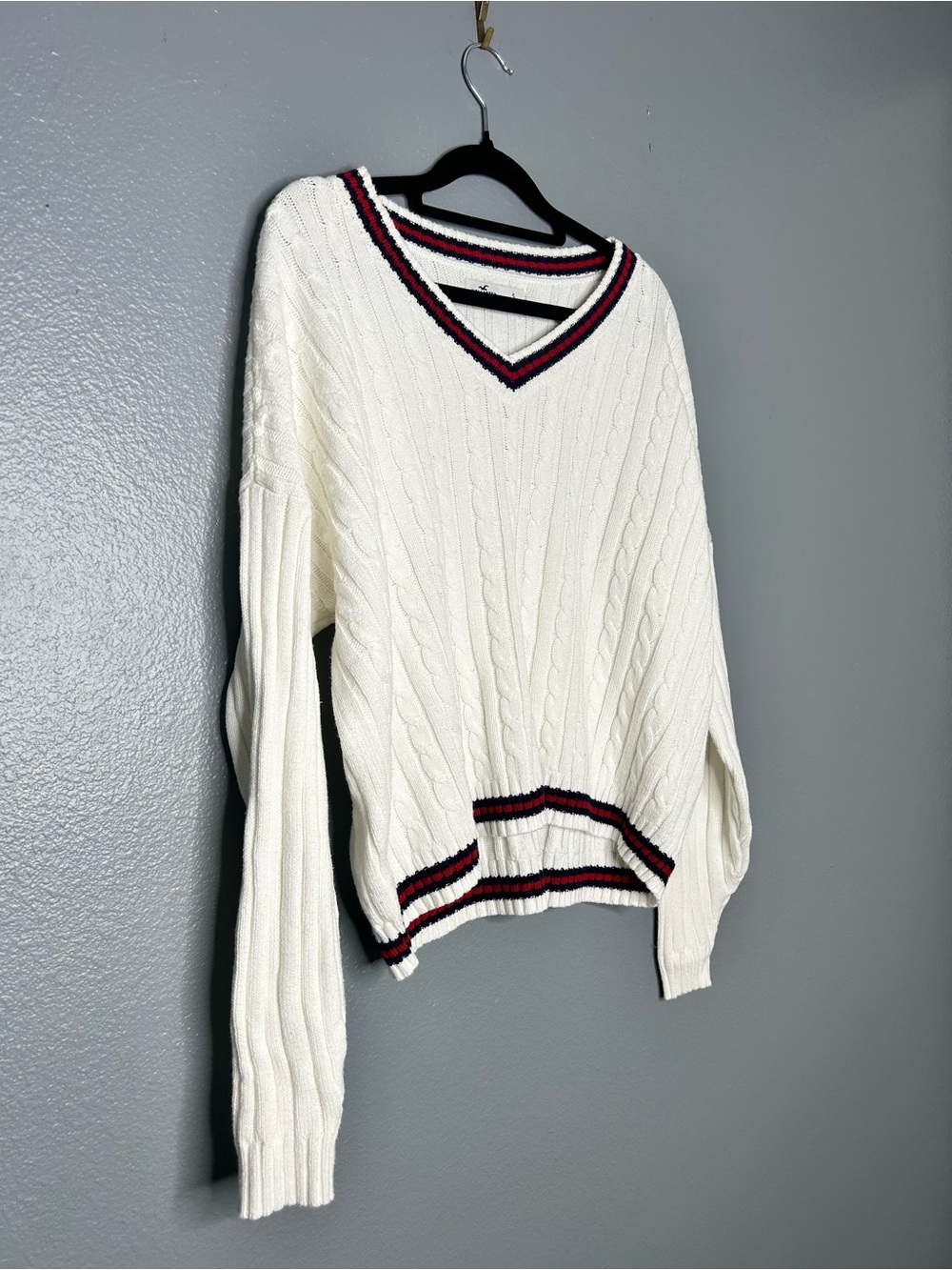 Hollister Cream Cable-Knit Preppy Cotton Blend V-Neck Sweater size Small
